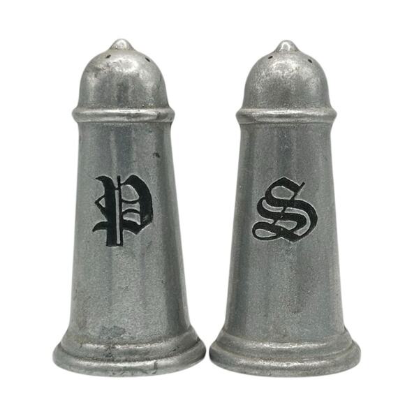 Vintage Wilton Armetale RWP Salt & Pepper Shakers Pewter Plough Tavern - Picture 1 of 6